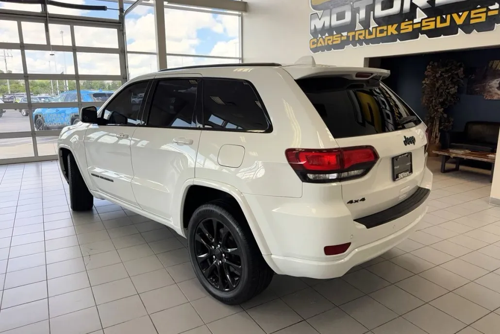 2018 Jeep Grand Cherokee Altitude photo 1