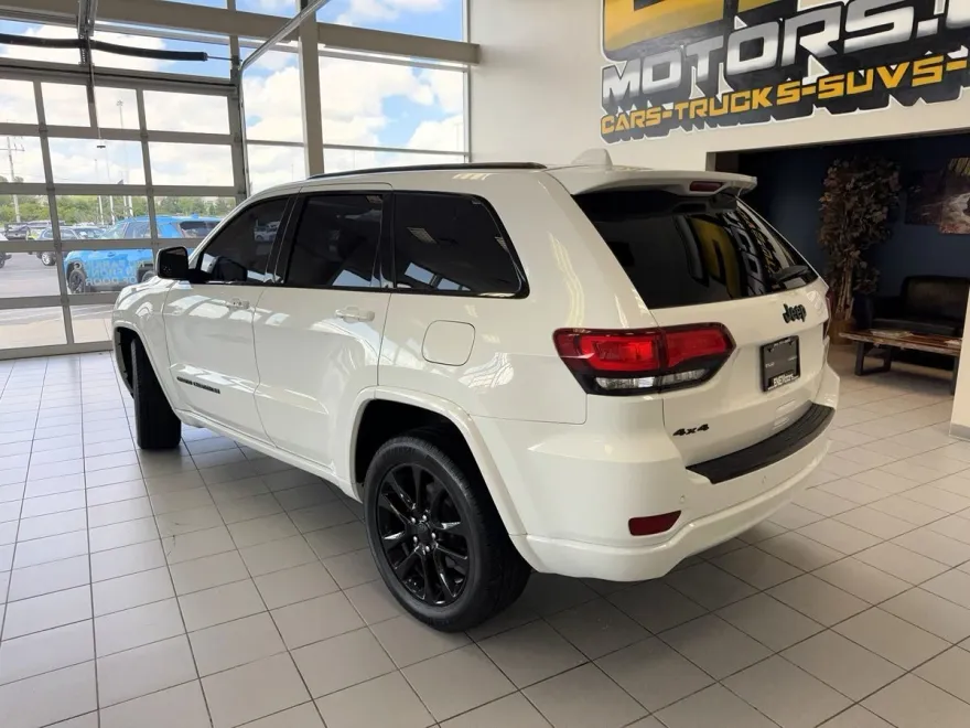2018 Jeep Grand Cherokee Altitude photo 1
