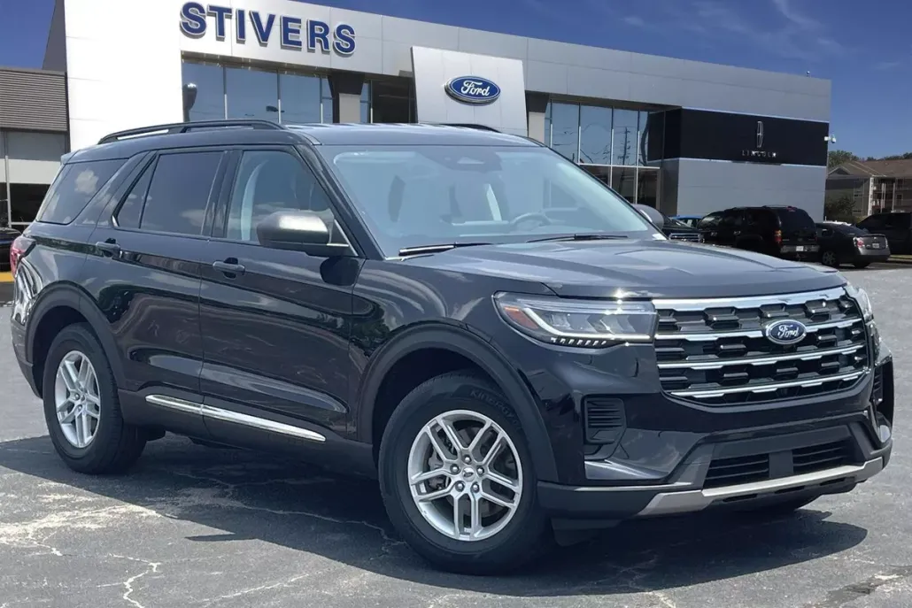 2025 Ford Explorer photo 1