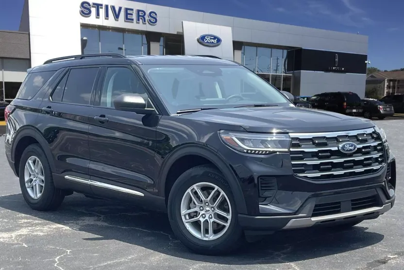 2025 Ford Explorer photo 1