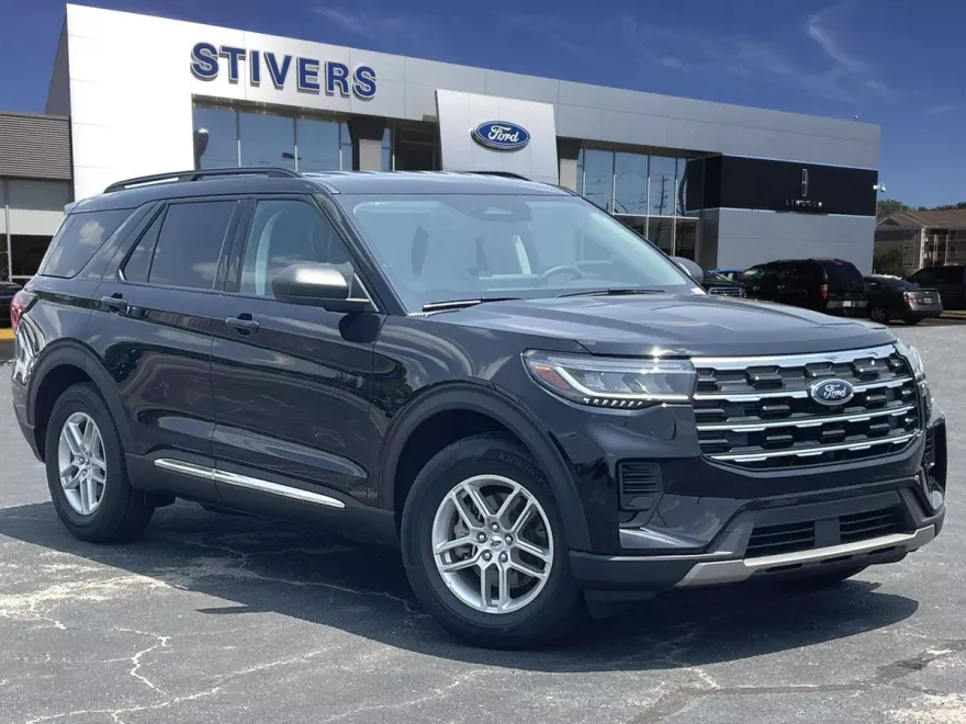 2025 Ford Explorer photo 1