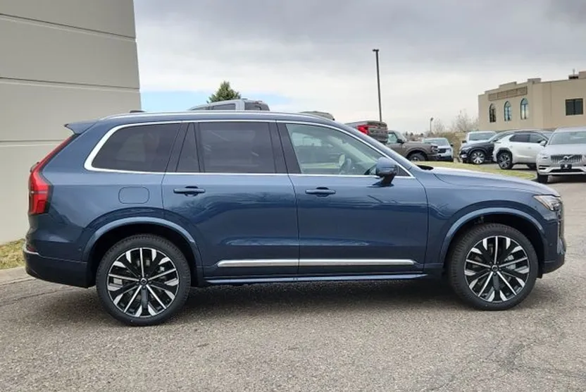 2025 Volvo XC90 B5 Plus photo 1