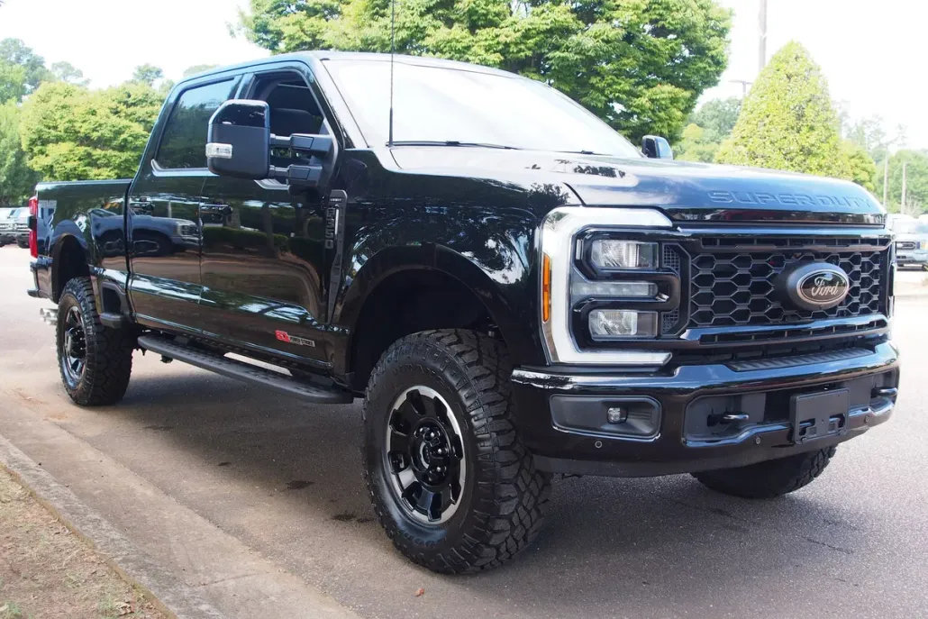 2025 Ford F-350 Lariat photo 1