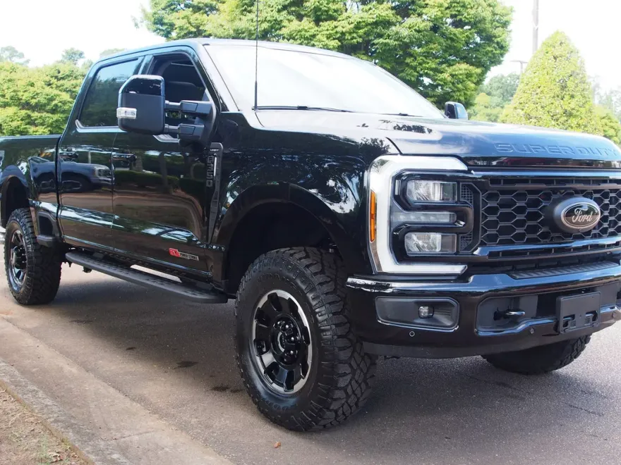 2025 Ford F-350 Lariat photo 1