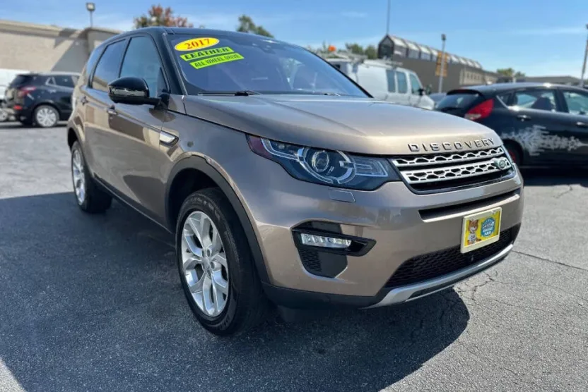 2017 Land Rover Discovery Sport HSE photo 1