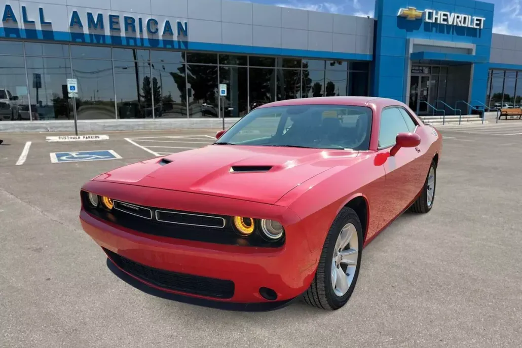 2023 Dodge Challenger SXT photo 1