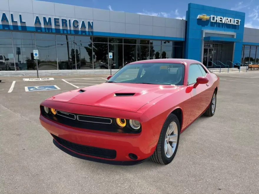 2023 Dodge Challenger SXT photo 1