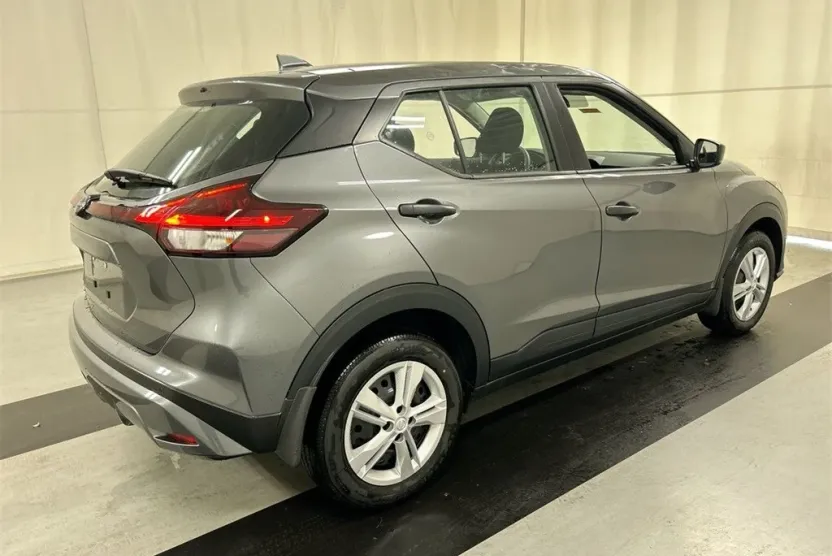 2025 Nissan Kicks Play S photo 1