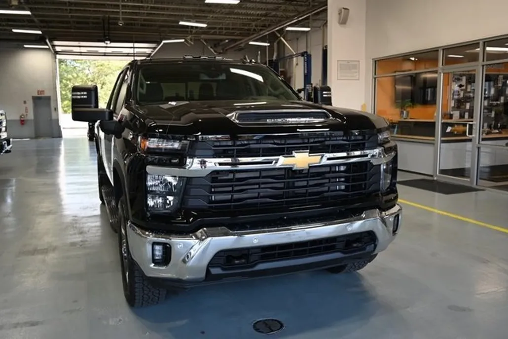 2025 Chevrolet Silverado 2500HD LT photo 1