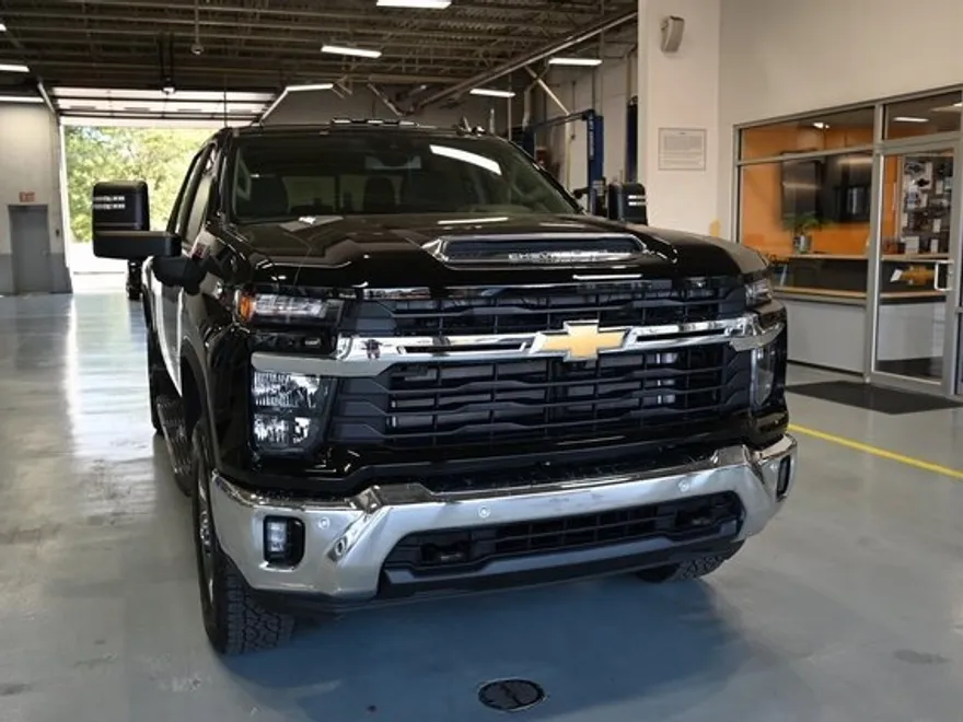 2025 Chevrolet Silverado 2500HD LT photo 1