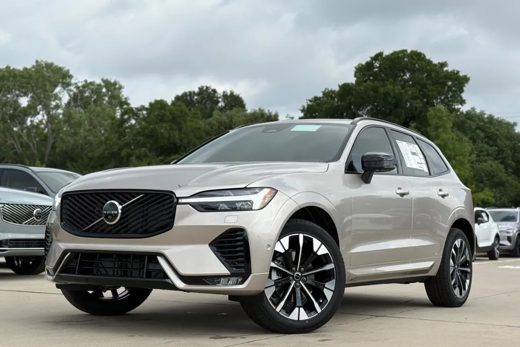 2026 Volvo XC60 B5 Plus photo 1