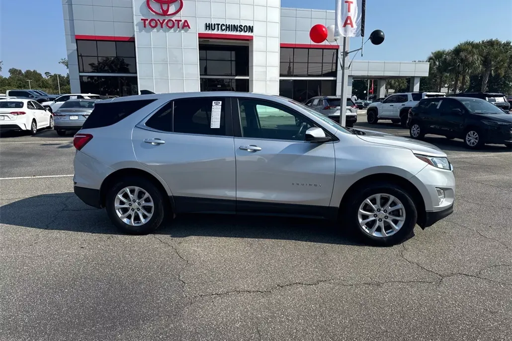 2021 Chevrolet Equinox LT photo 1