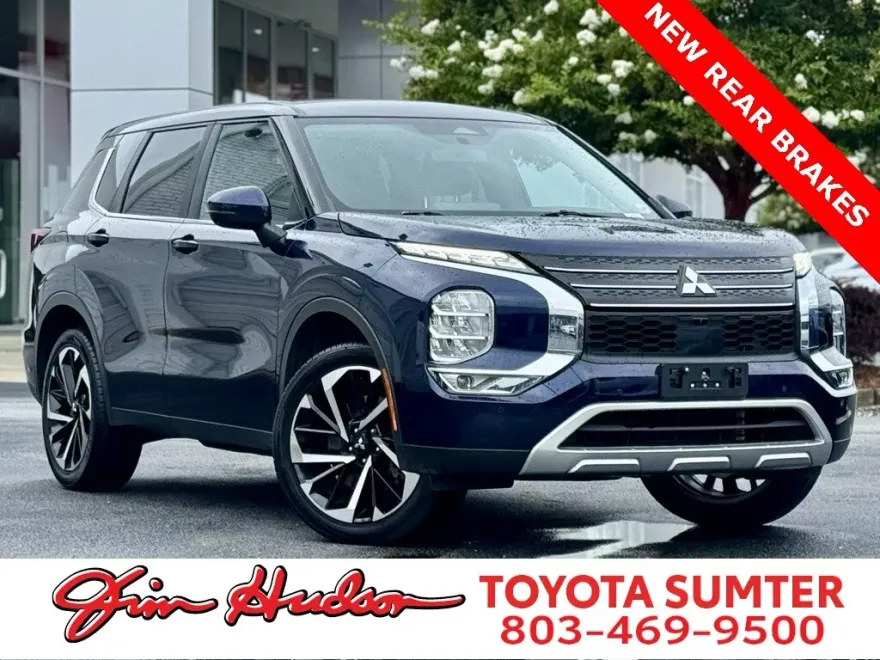 2023 Mitsubishi Outlander SE photo 1