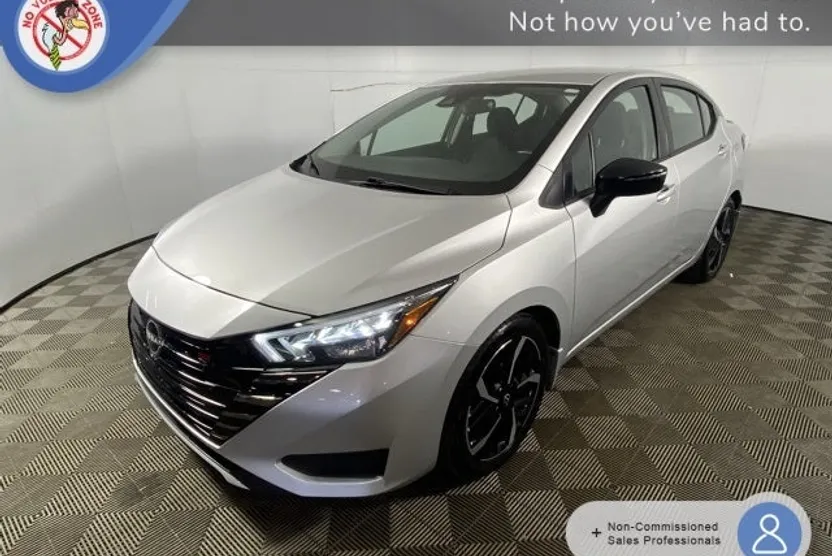2023 Nissan Versa 1.6 SR photo 1