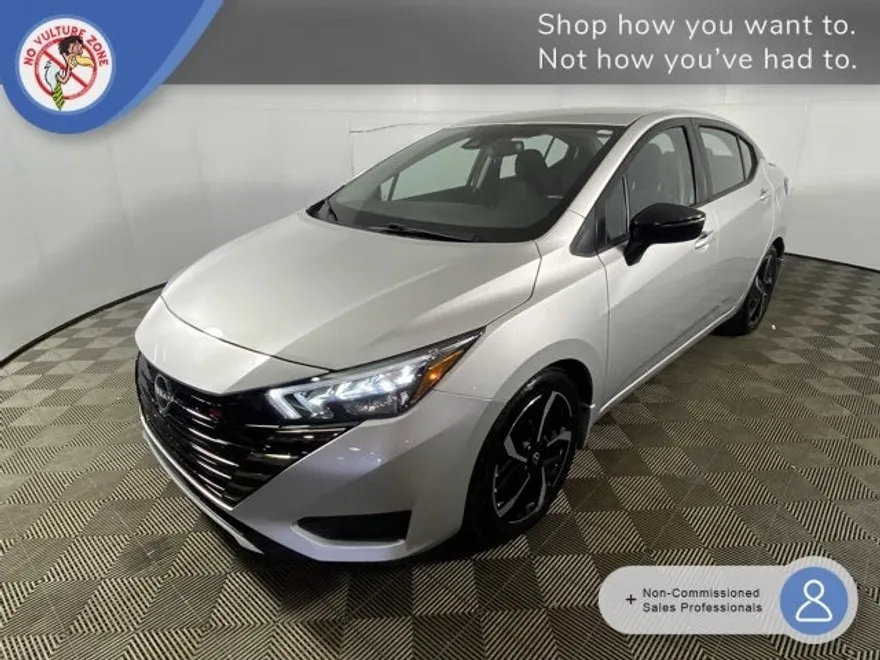 2023 Nissan Versa 1.6 SR photo 1