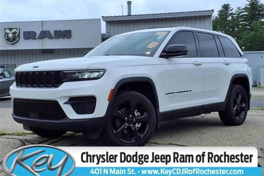 2023 Jeep Grand Cherokee Altitude photo 1
