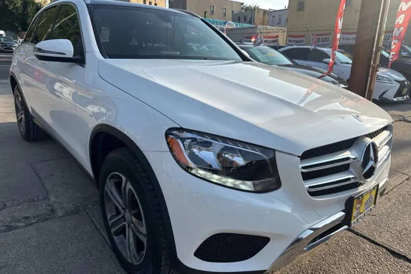 2019 Mercedes Benz GLC 300 4MATIC photo 1
