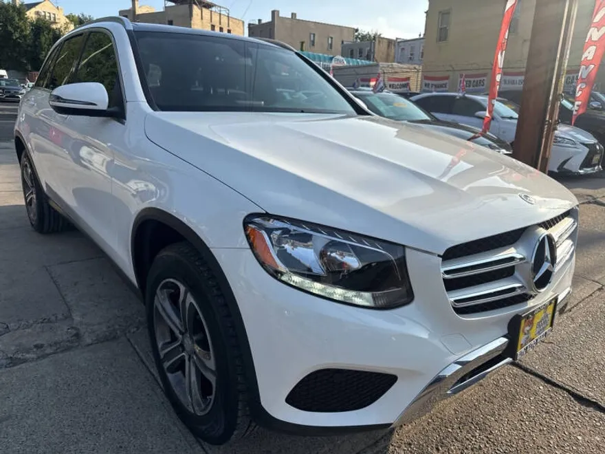 2019 Mercedes Benz GLC 300 4MATIC photo 1