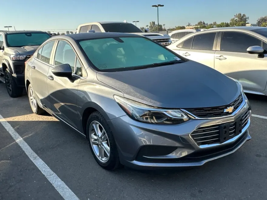 2018 Chevrolet Cruze LT photo 1