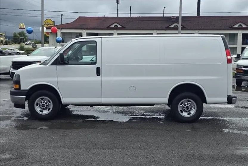 2023 Gmc Savana Cargo 2500 photo 1