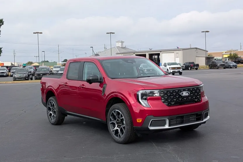 2025 Ford Maverick Lariat photo 1