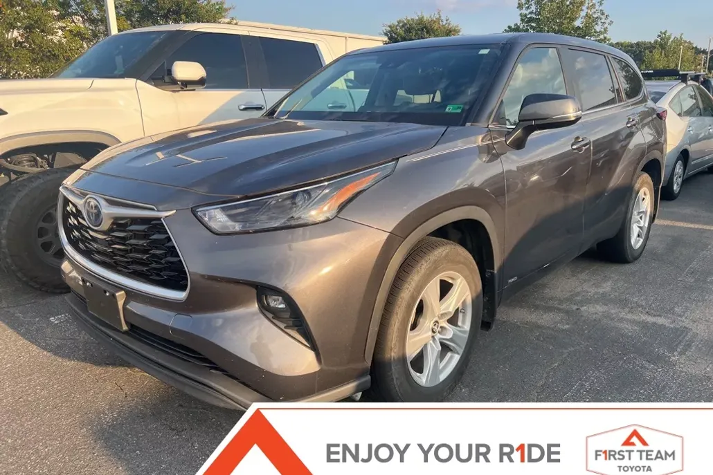 2023 Toyota Highlander Hybrid LE photo 1