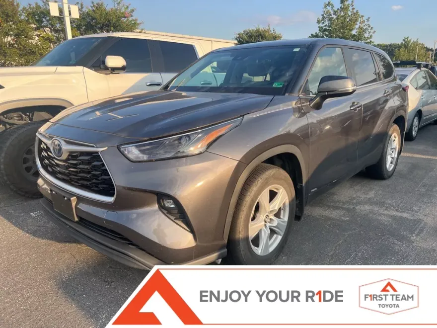 2023 Toyota Highlander Hybrid LE photo 1