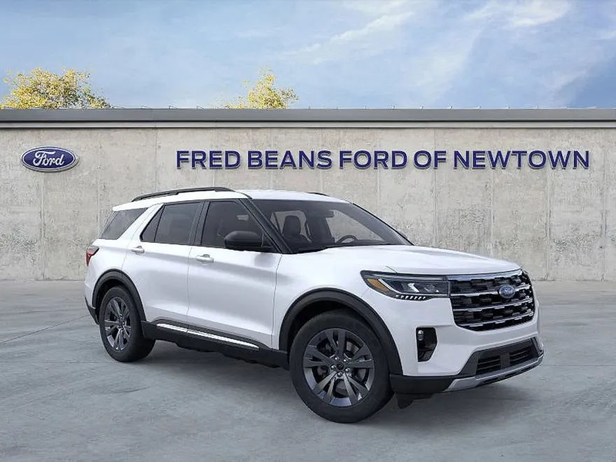 2025 Ford Explorer photo 1