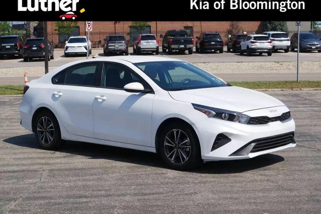 2024 Kia Forte LXS photo 1