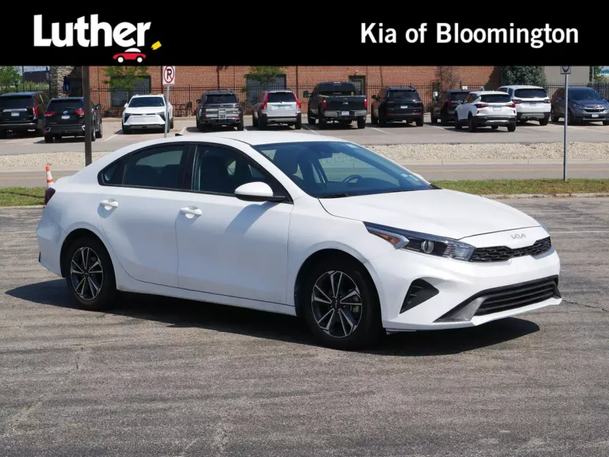 2024 Kia Forte LXS photo 1
