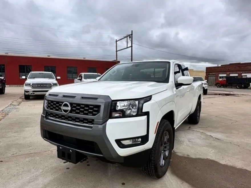 2025 Nissan Frontier SV photo 1