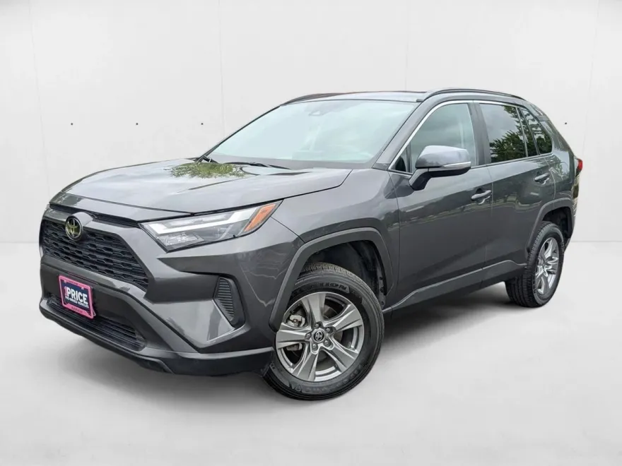 2024 Toyota RAV4 XLE photo 1