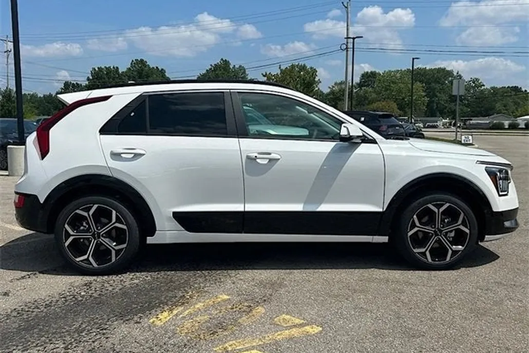 2025 Kia Niro EX Touring photo 1