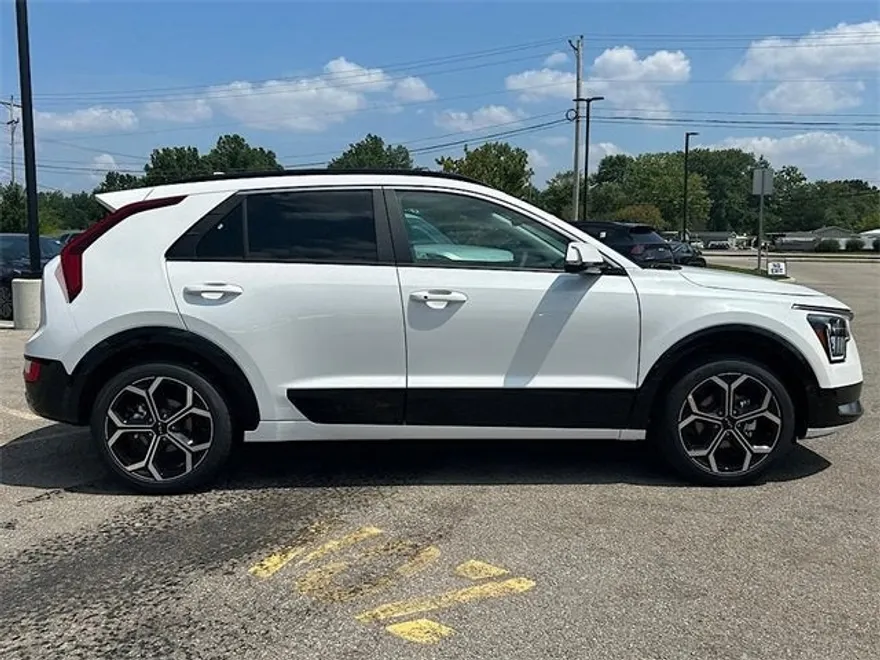 2025 Kia Niro EX Touring photo 1