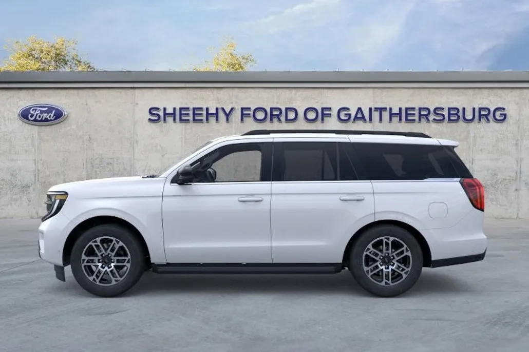 2025 Ford Expedition photo 1