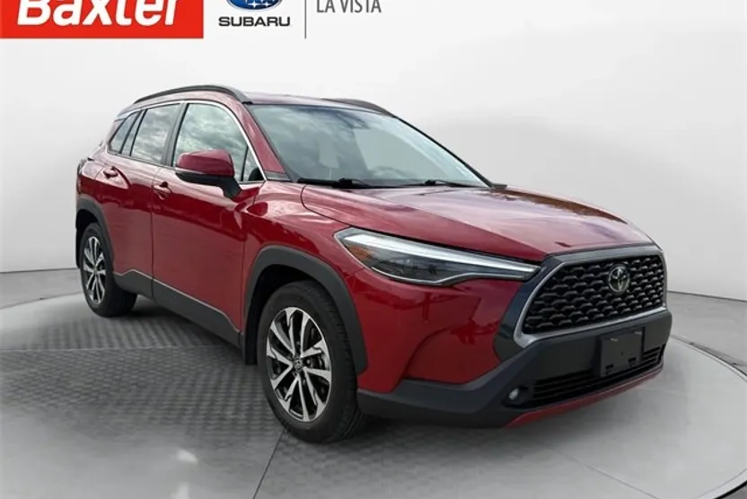 2022 Toyota Corolla Cross XLE photo 1