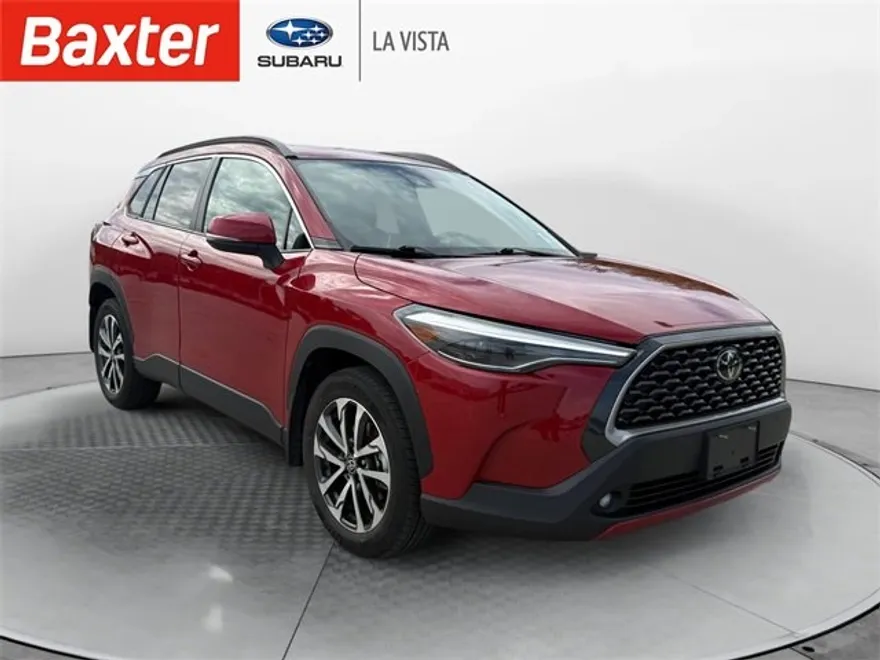 2022 Toyota Corolla Cross XLE photo 1