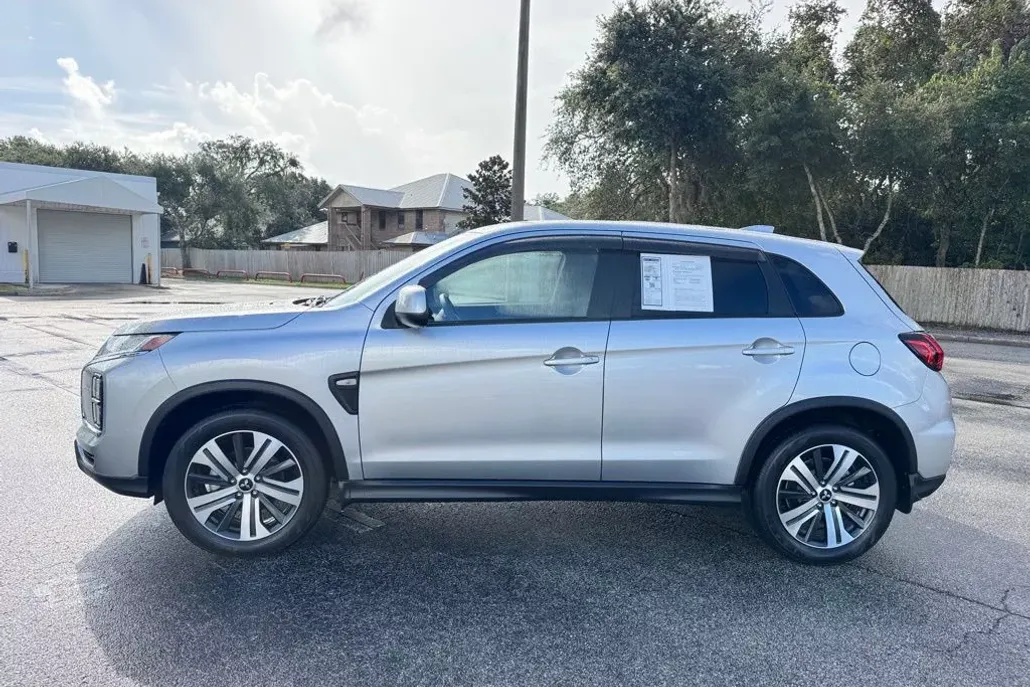 2024 Mitsubishi Outlander Sport ES photo 1