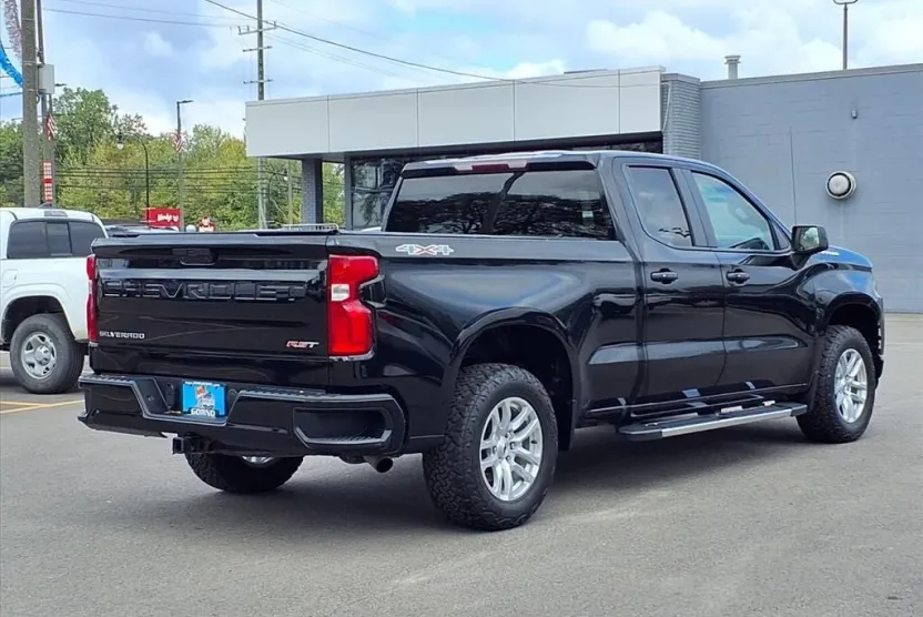 2019 Chevrolet Silverado RST photo 1
