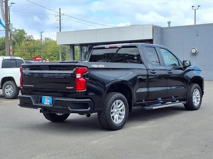 2019 Chevrolet Silverado RST photo 1