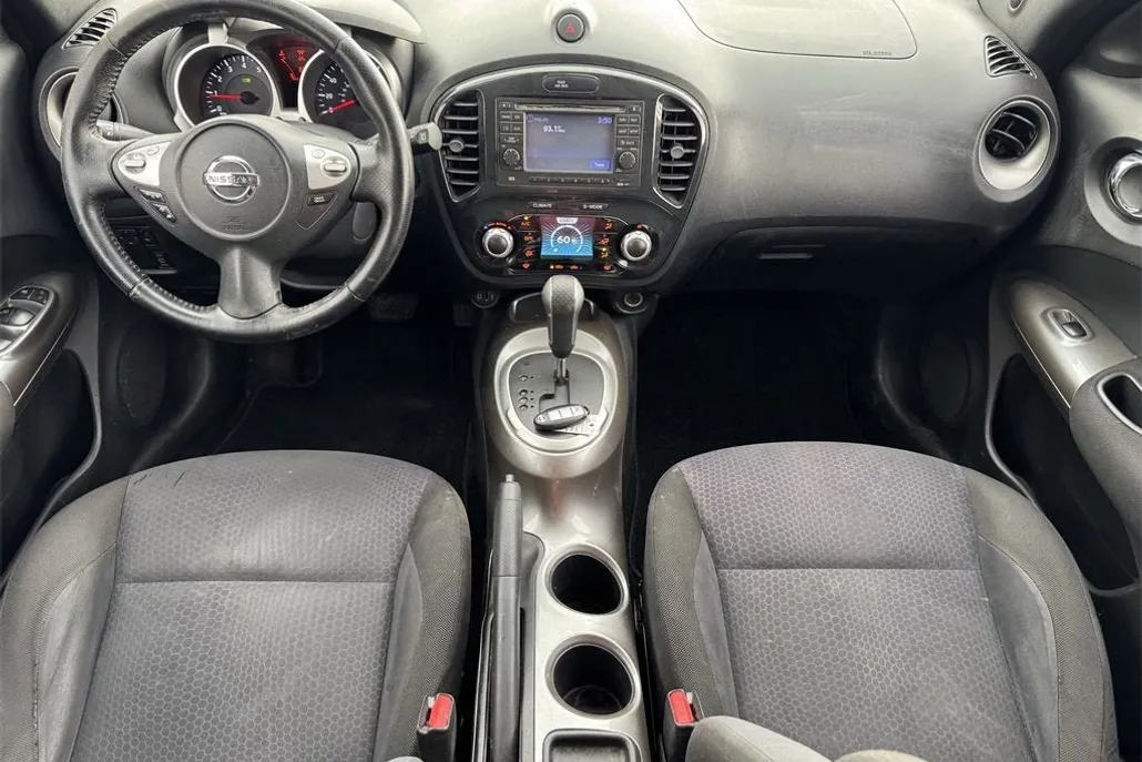 2012 Nissan Juke SV photo 1