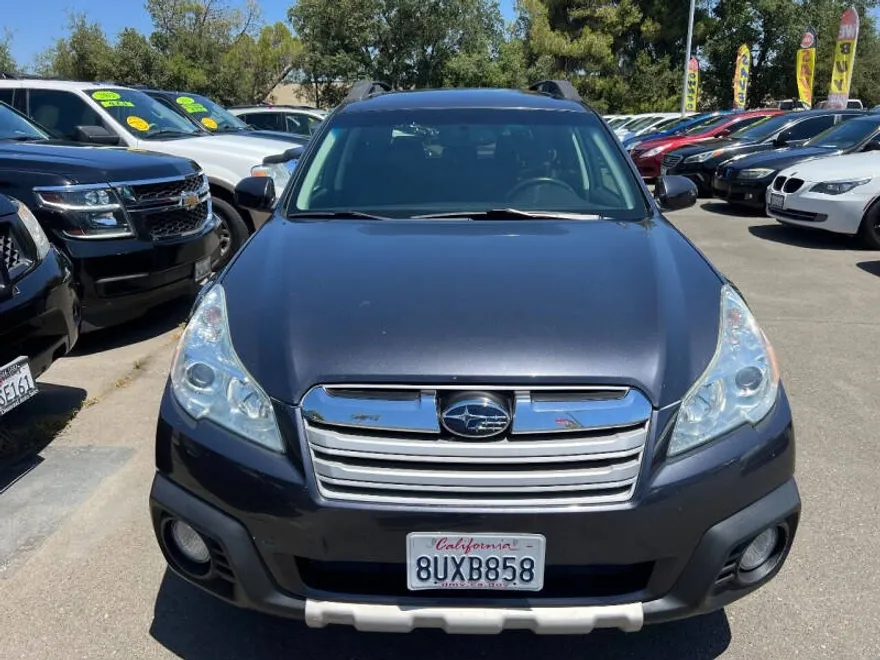 2013 Subaru Outback 2.5i Limited photo 1