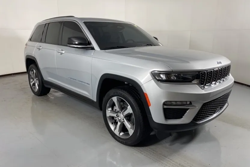 2023 Jeep Cherokee 4xe photo 1