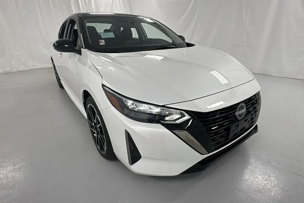 2025 Nissan Sentra SR photo 1