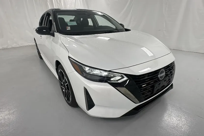 2025 Nissan Sentra SR photo 1