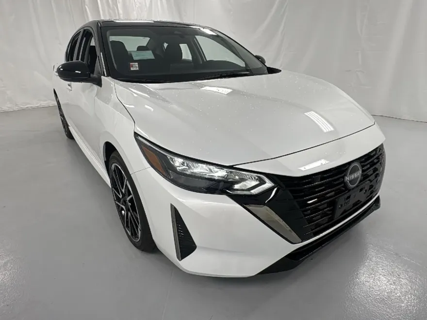 2025 Nissan Sentra SR photo 1