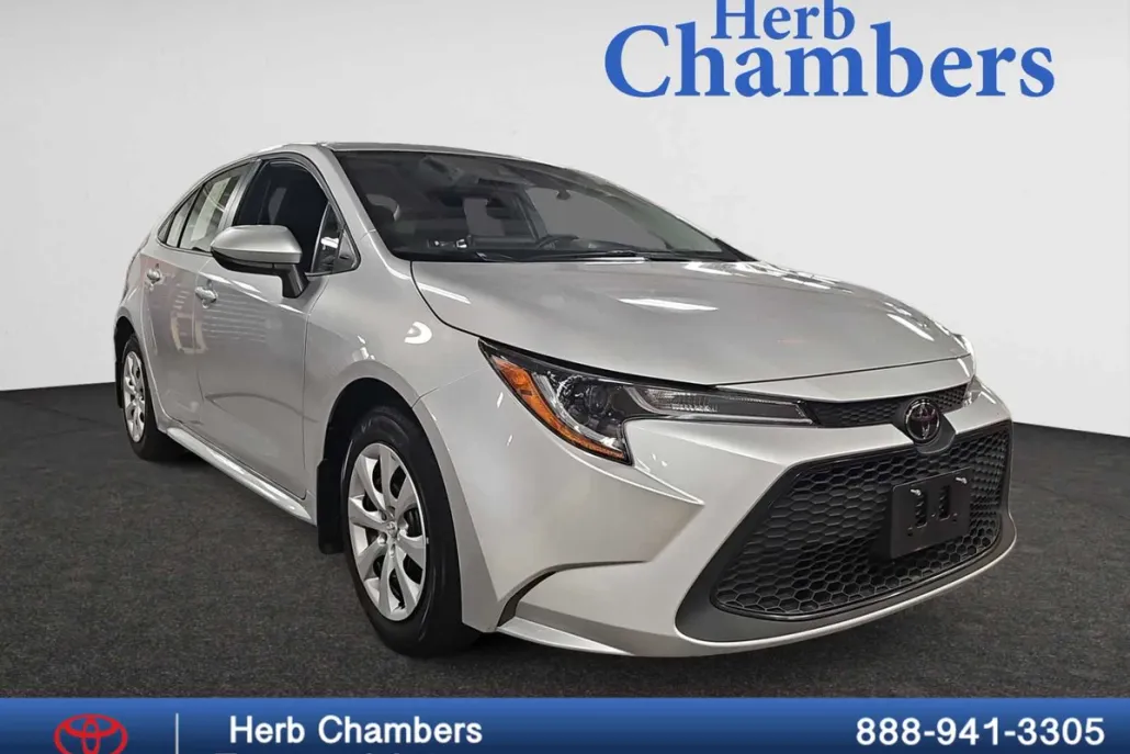 2022 Toyota Corolla LE photo 1