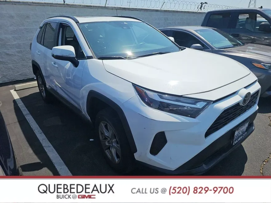 2022 Toyota RAV4 XLE photo 1