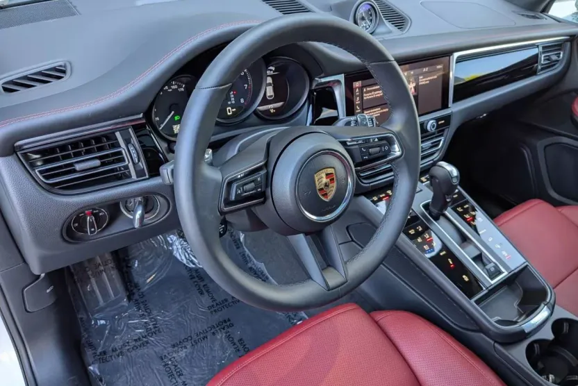 2025 Porsche Macan Base photo 1