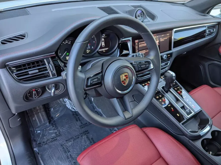 2025 Porsche Macan Base photo 1